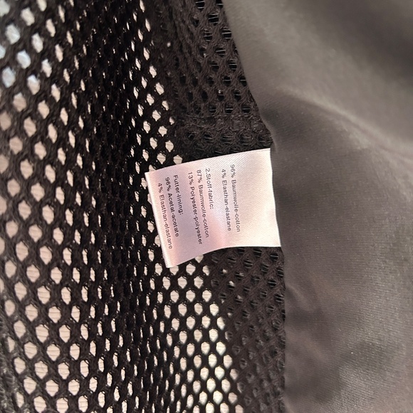 Akris Punto Crisp Black Blazer Mesh Panel Detailing - Picture 3 of 6